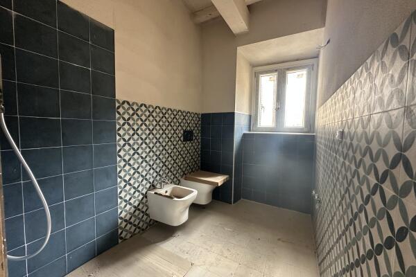 Lovely terratet with large spaces and garden, swimming pool