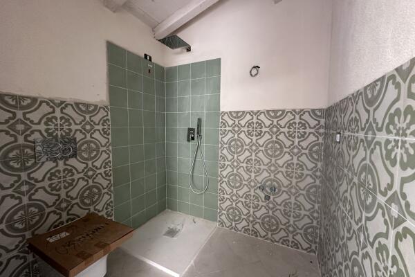 Lovely terratet with large spaces and garden, swimming pool