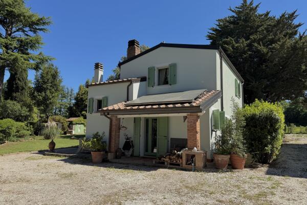 Vivere Bolgheri: villa indipendente immersa nei vigneti con giardino privato