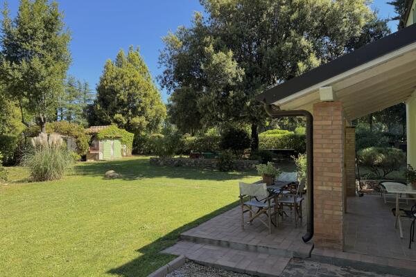 Vivere Bolgheri: villa indipendente immersa nei vigneti con giardino privato