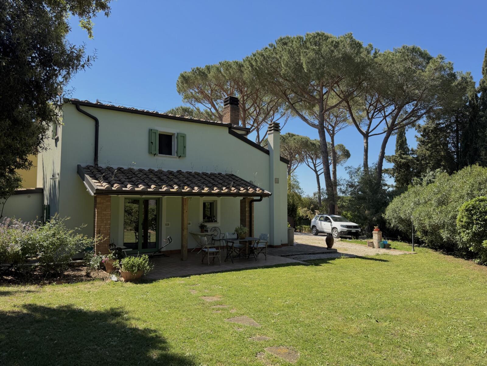 Vivere Bolgheri: villa indipendente immersa nei vigneti con giardino privato