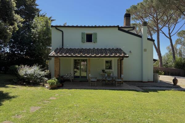 Vivere Bolgheri: villa indipendente immersa nei vigneti con giardino privato