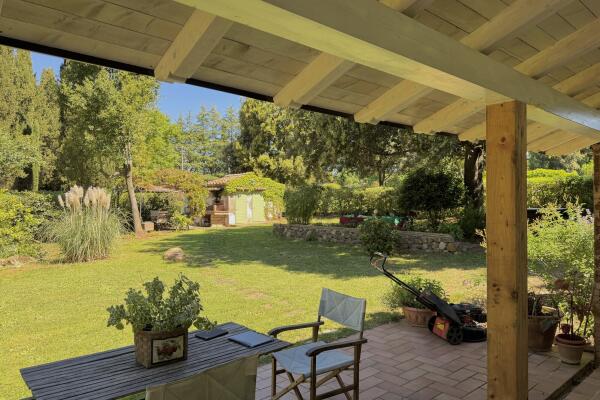 Vivere Bolgheri: villa indipendente immersa nei vigneti con giardino privato