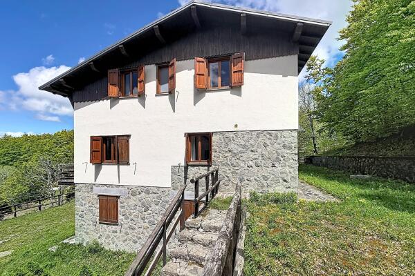 Grande proprietà di montagna con due unità indipendenti