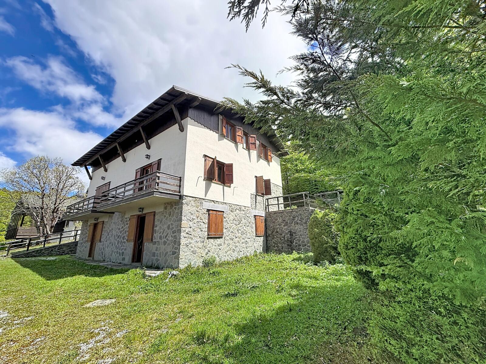 Grande proprietà di montagna con due unità indipendenti