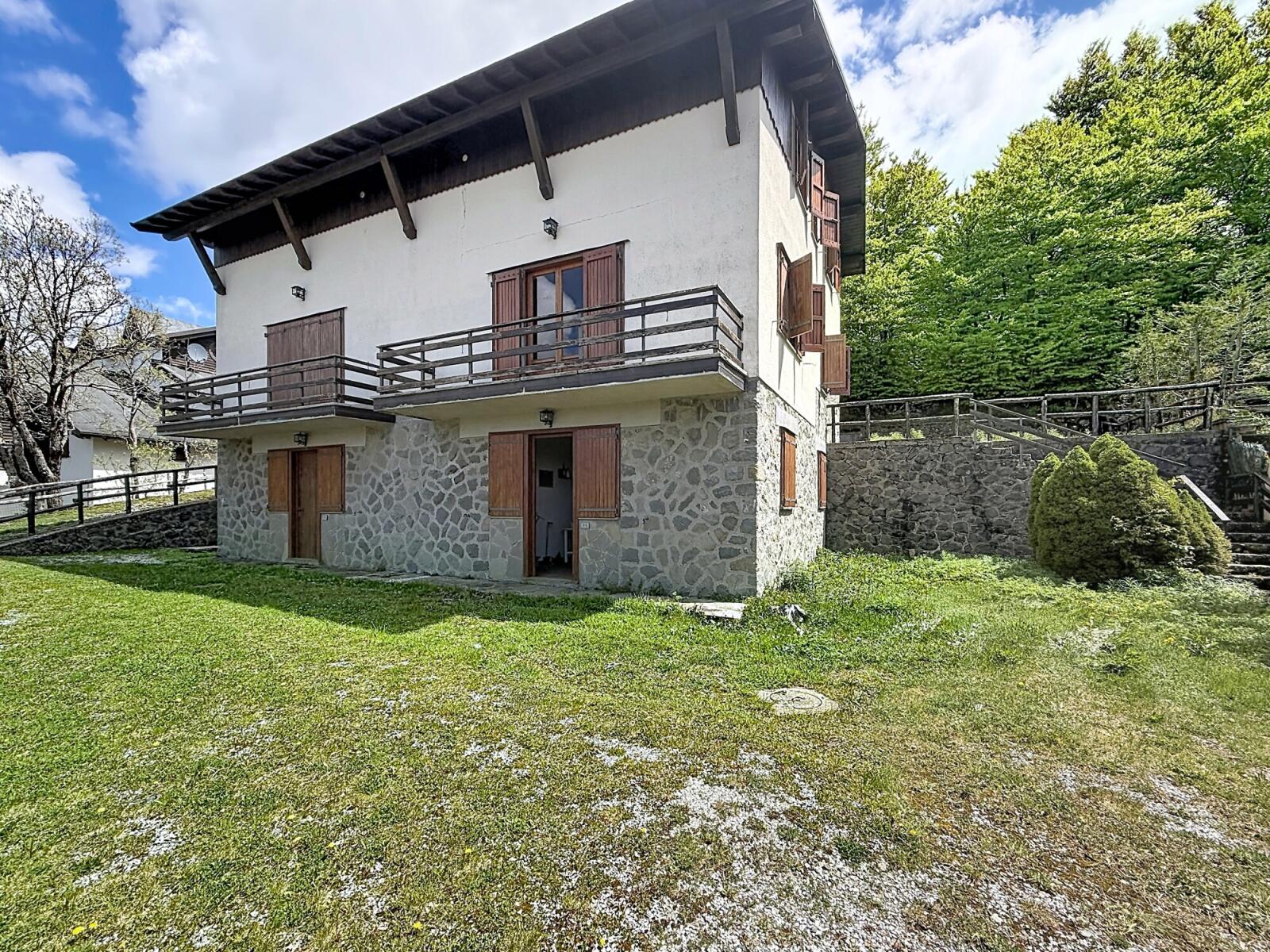 Grande proprietà di montagna con due unità indipendenti