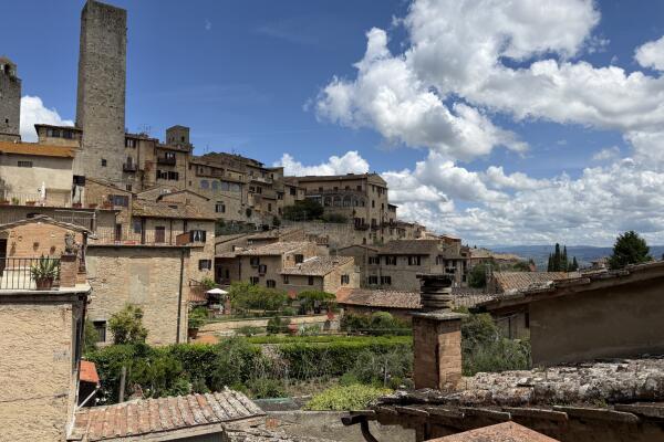 DREAM investment in the center with 2 terraces and views of the towers of San Gimignano