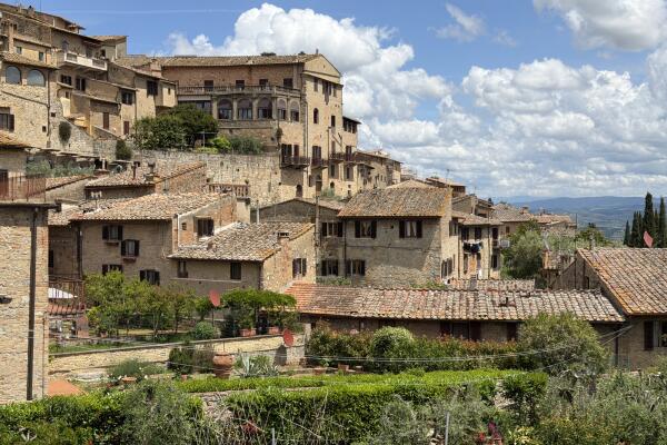DREAM investment in the center with 2 terraces and views of the towers of San Gimignano