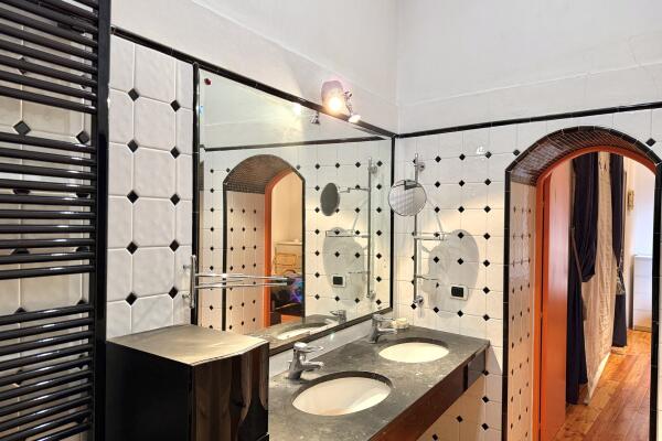 DREAM investment in the center with 2 terraces and views of the towers of San Gimignano