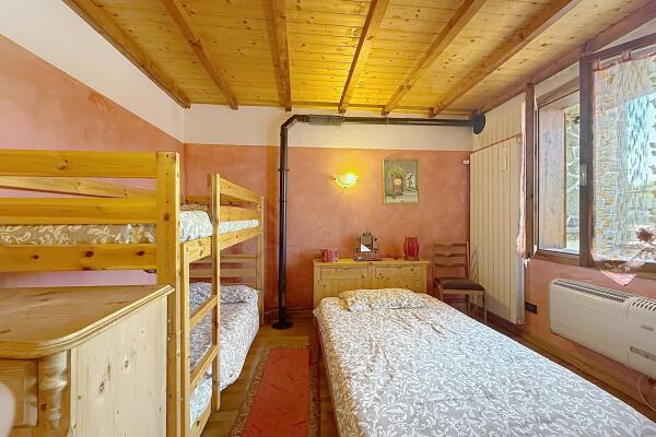 Appartement met twee verdiepingen en een eigen tuin op de meest gunstige locatie in Doganaccia