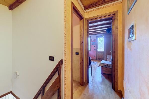 Appartement met twee verdiepingen en een eigen tuin op de meest gunstige locatie in Doganaccia