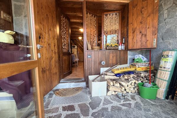 Appartement met twee verdiepingen en een eigen tuin op de meest gunstige locatie in Doganaccia