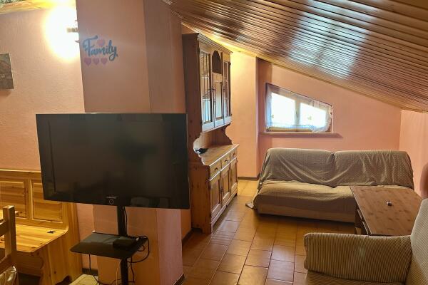 Doganaccia - Appartamento con camino e giardino privato