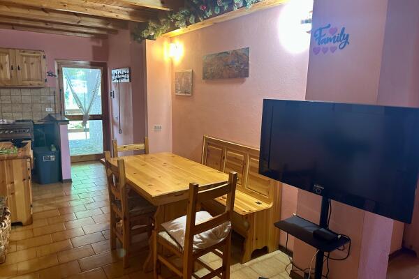 Doganaccia - Appartamento con camino e giardino privato