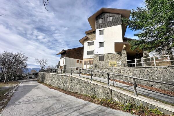 Spacious apartment a stone's throw from the slopes of Doganaccia