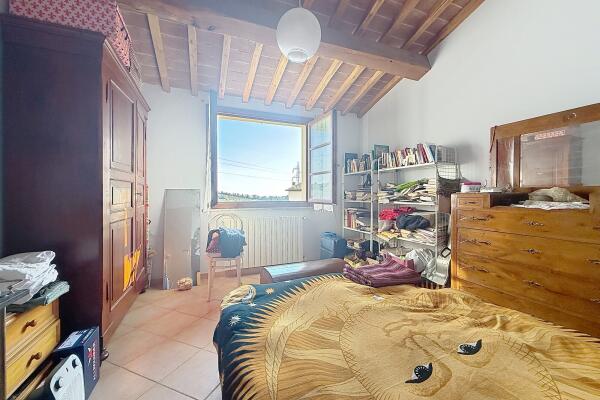 Two-room apartment on the second floor with separate entrance from private garden and large tavern