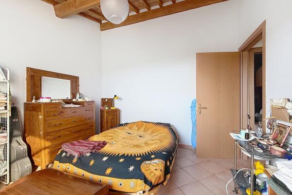 Two-room apartment on the second floor with separate entrance from private garden and large tavern