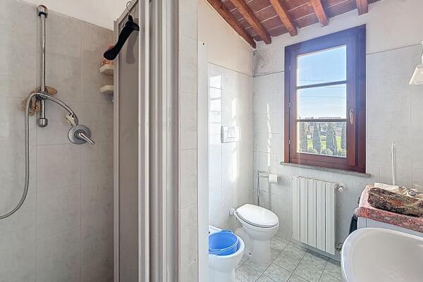 Two-room apartment on the second floor with separate entrance from private garden and large tavern