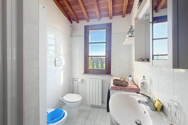 Two-room apartment on the second floor with separate entrance from private garden and large tavern