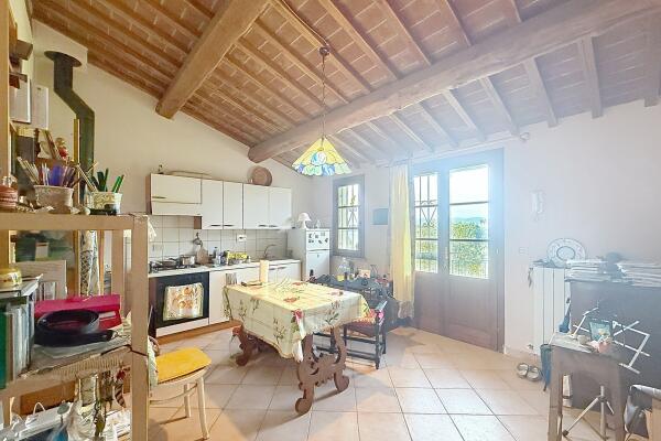 Two-room apartment on the second floor with separate entrance from private garden and large tavern