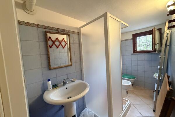 Two-room apartment on the second floor with separate entrance from private garden and large tavern