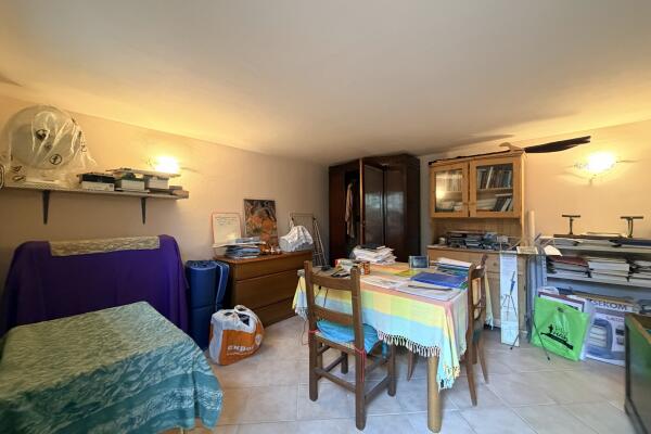 Two-room apartment on the second floor with separate entrance from private garden and large tavern