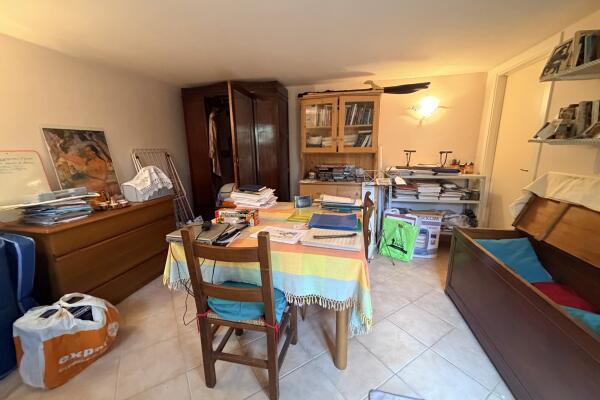 Two-room apartment on the second floor with separate entrance from private garden and large tavern