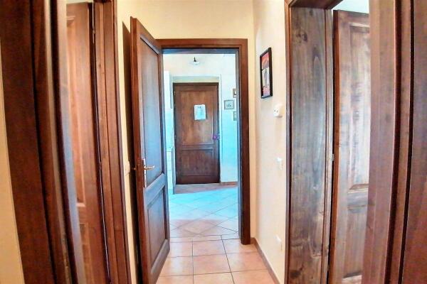 Lovely detached three-room apartment with panoramic terrace in excellent condition