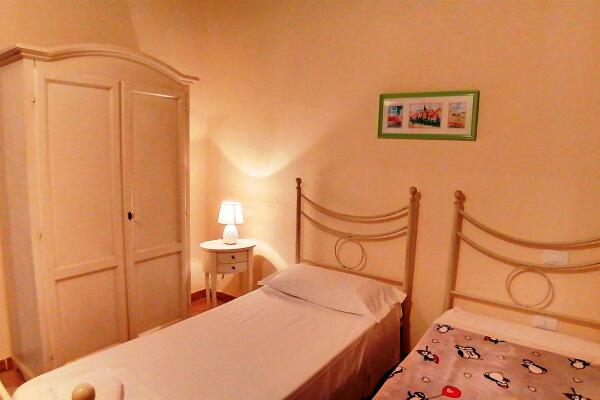 Lovely detached three-room apartment with panoramic terrace in excellent condition