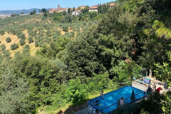 Lovely detached three-room apartment with panoramic terrace in excellent condition
