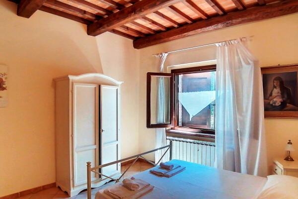 Lovely detached three-room apartment with panoramic terrace in excellent condition