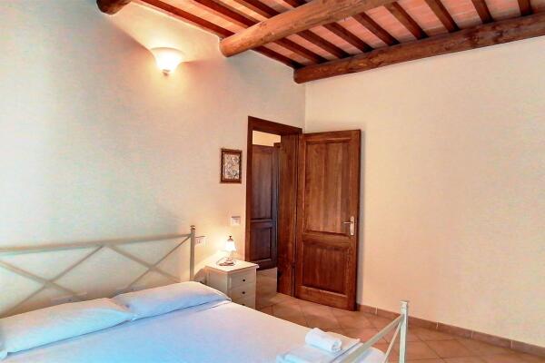 Lovely detached three-room apartment with panoramic terrace in excellent condition