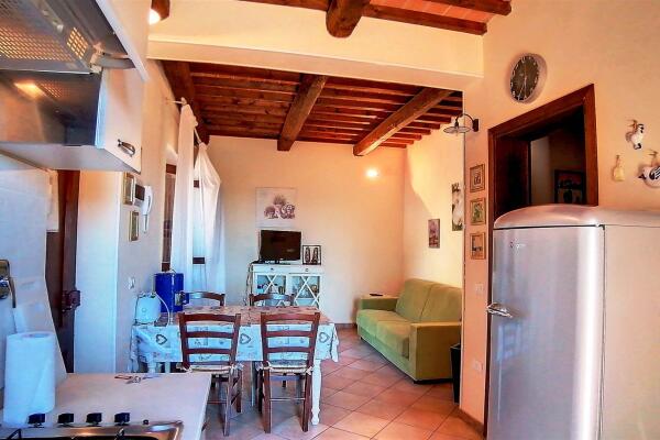 Lovely detached three-room apartment with panoramic terrace in excellent condition