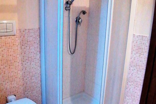 Lovely detached three-room apartment with panoramic terrace in excellent condition